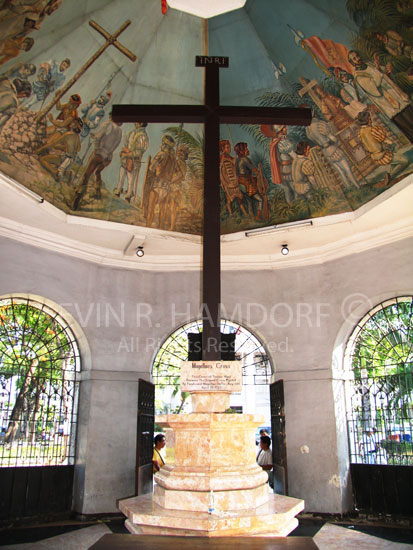 Magellan's cross, Cebu, Philippines. (PHCeb4465)