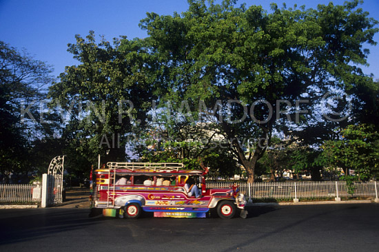 Traditional Jeepney, Osmena Plaza, Cebu, Philippines. (PHCeb024)
