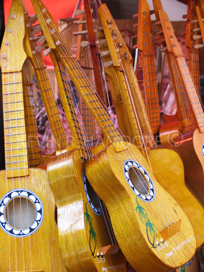 Cebuano guitars, Philippines. (PHCeb4516)